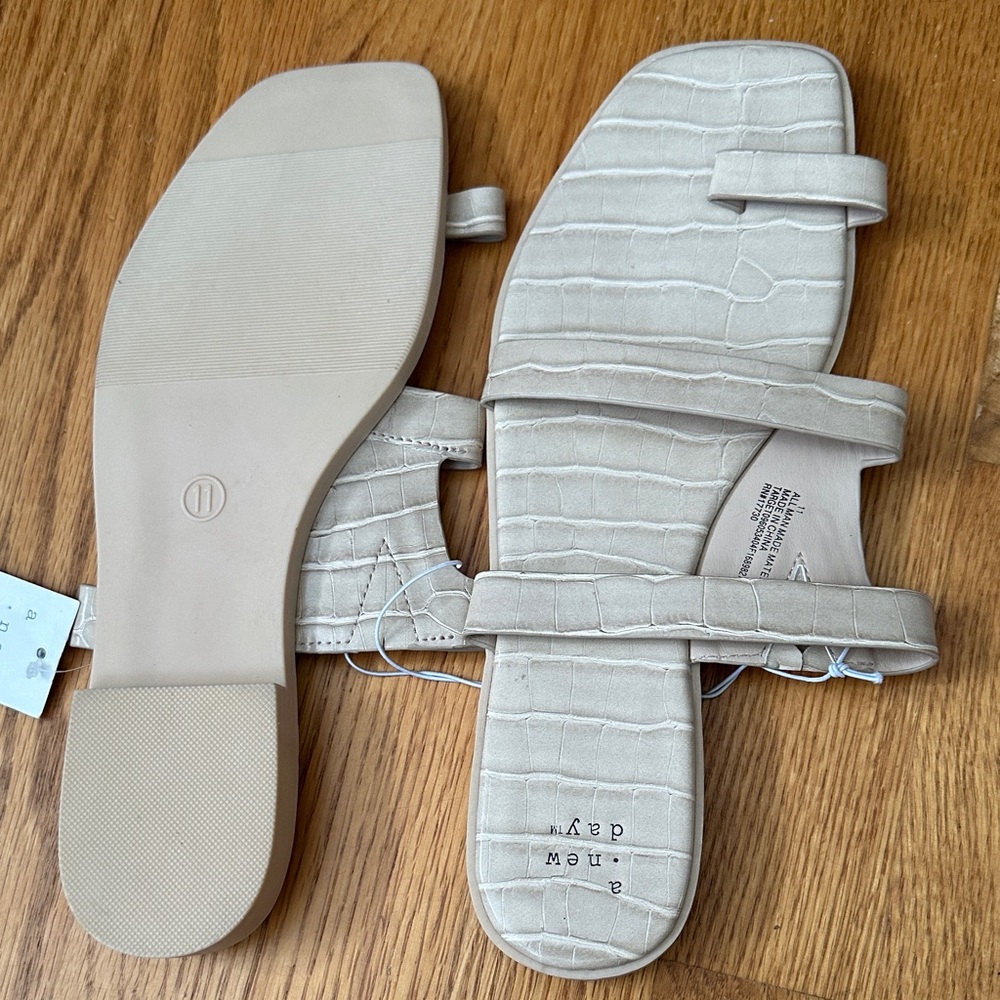 A New Day Light Beige Croc-Embossed Slides Sz 11 NWT - Picture 2 of 3